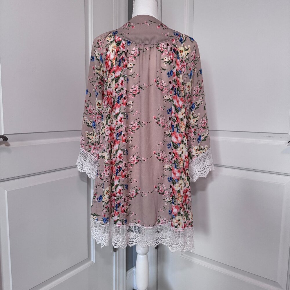 Kimono Style Floral Top with Lace, Size Small - Picture 5 of 9